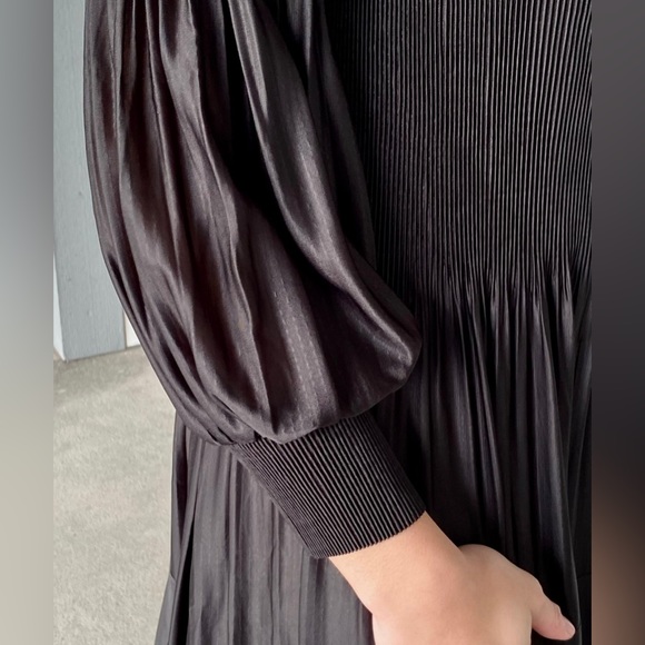 Isn’t She Lovely 💕Dress - Picture 3 of 4